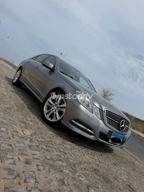 Mercedes E 250 2011 Silver Automatic Used for Sale in Greater Cairo ( Cairo + Giza) - 1