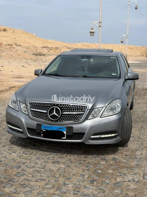 Mercedes E 250 2011 Silver Automatic Used for Sale in Greater Cairo ( Cairo + Giza) - 2