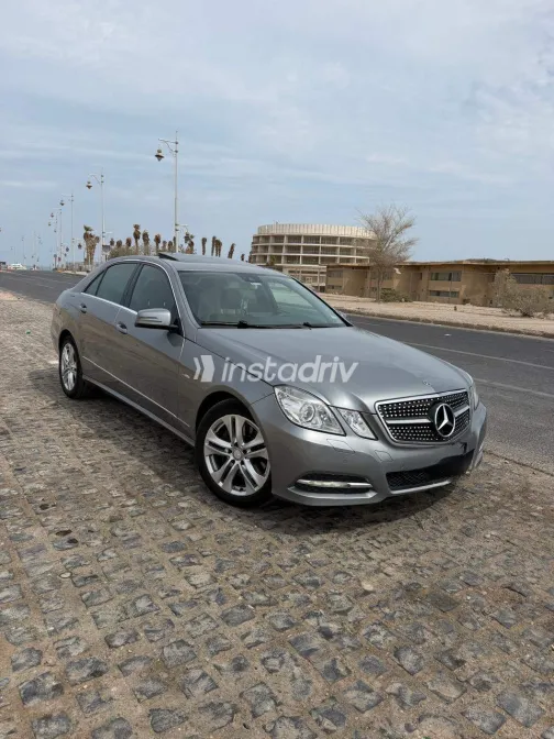 Mercedes E 250 2011 Silver Automatic Used for Sale in Greater Cairo ( Cairo + Giza) - 4