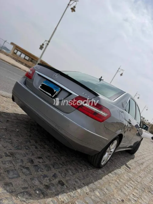 Mercedes E 250 2011 Silver Automatic Used for Sale in Greater Cairo ( Cairo + Giza) - 5