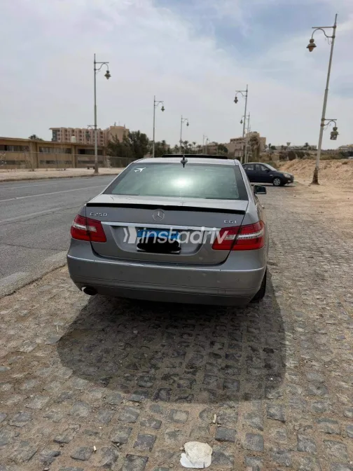 Mercedes E 250 2011 Silver Automatic Used for Sale in Greater Cairo ( Cairo + Giza) - 7