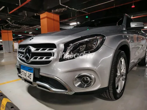 Mercedes GLA 200 2019 Silver Automatic Used for Sale in Greater Cairo ( Cairo + Giza) - 3