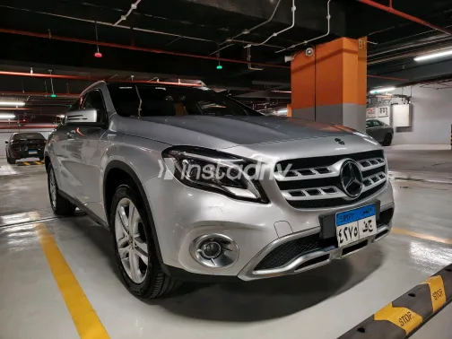 Mercedes GLA 200 2019 Silver Automatic Used for Sale in Greater Cairo ( Cairo + Giza) - 4