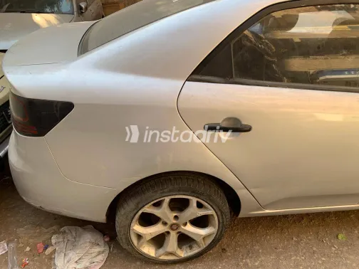 Kia Cerato 2013 Silver Automatic Used for Sale in Greater Cairo ( Cairo + Giza) - 3