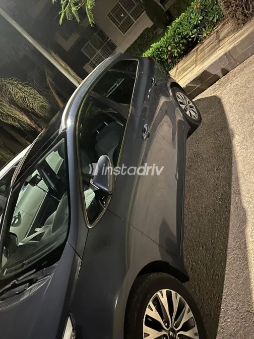 Kia Ceed 2018 White Automatic Used for Sale in Greater Cairo ( Cairo + Giza) - 2