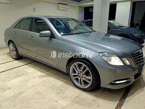 Mercedes E 300 2010 Silver Automatic Used for Sale in Greater Cairo ( Cairo + Giza) - 5