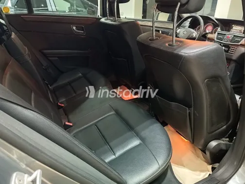 Mercedes E 300 2010 Silver Automatic Used for Sale in Greater Cairo ( Cairo + Giza) - 6