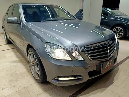 Mercedes E 300 2010 Silver Automatic Used for Sale in Greater Cairo ( Cairo + Giza) - 9