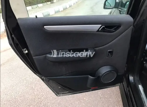 Mercedes B 160 2011 Black Automatic Used for Sale in Greater Cairo ( Cairo + Giza) - 5