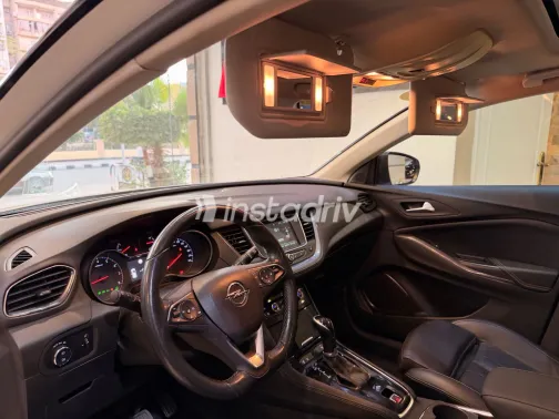 Opel Grandland 2022 White Automatic Used for Sale in Greater Cairo ( Cairo + Giza) - 4