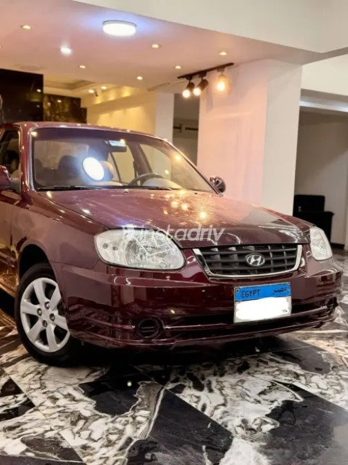 Hyundai Verna 2017 Burgundy Manual Used for Sale in Cairo - 8