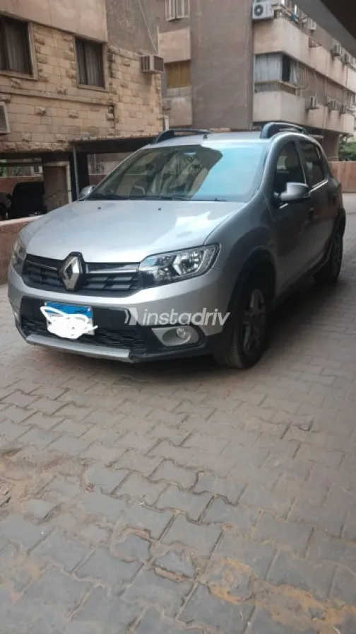 Renault Sandero Step Way 2019 Silver Automatic Used for Sale in Maadi - 1
