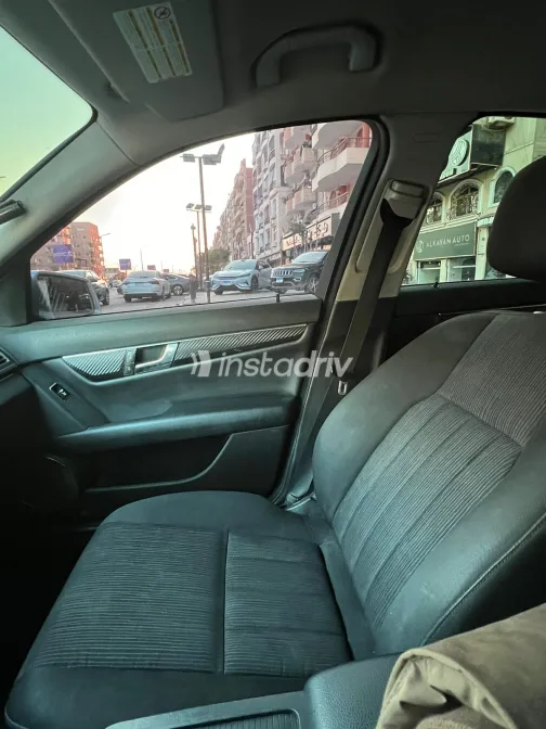 Mercedes 180 2009 Silver Automatic Used for Sale in Ismailia - 5