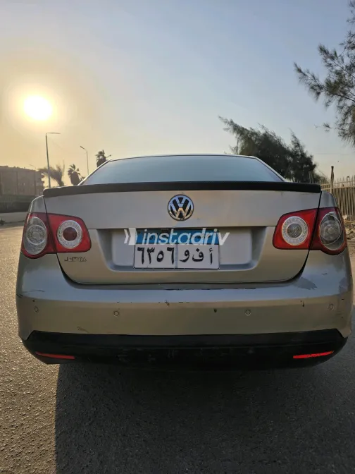 Volkswagen Jetta 2008 Gold Automatic Used for Sale in Greater Cairo ( Cairo + Giza) - 3