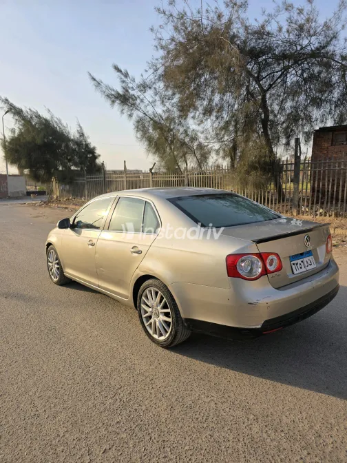 Volkswagen Jetta 2008 Gold Automatic Used for Sale in Greater Cairo ( Cairo + Giza) - 4