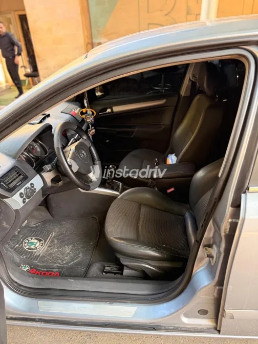 Opel Astra 2006 Gray Manual Used for Sale in Greater Cairo ( Cairo + Giza) - 1