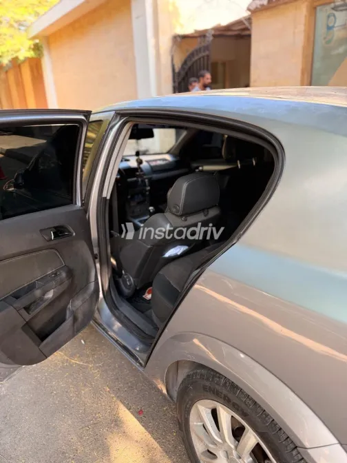 Opel Astra 2006 Gray Manual Used for Sale in Greater Cairo ( Cairo + Giza) - 2