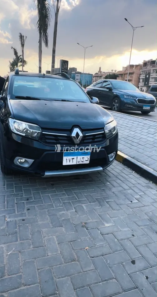 Renault Sandero Step Way 2019 Black Automatic Used for Sale in Greater Cairo ( Cairo + Giza) - 2
