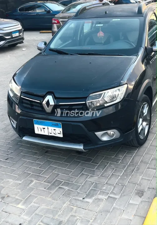 Renault Sandero Step Way 2019 Black Automatic Used for Sale in Greater Cairo ( Cairo + Giza) - 3