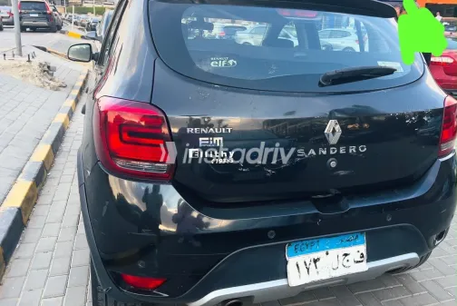 Renault Sandero Step Way 2019 Black Automatic Used for Sale in Greater Cairo ( Cairo + Giza) - 4