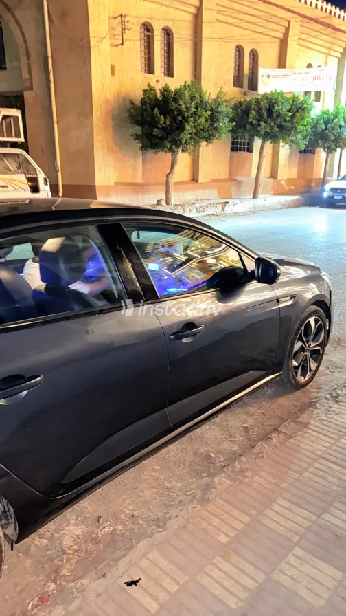 رينو ميجان 2022 رمادي CVT مستعملة للبيع في القاهرة الكبرى ( القاهرة - الجيزة) - 2