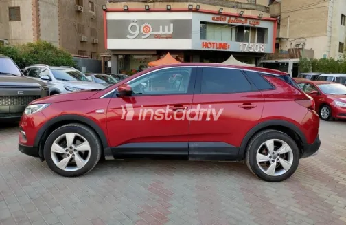 اوبل جراند لاند 2021 أحمر غامق أوتوماتيك مستعملة للبيع في المعادى - 3