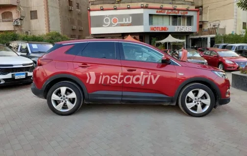اوبل جراند لاند 2021 أحمر غامق أوتوماتيك مستعملة للبيع في المعادى - 5