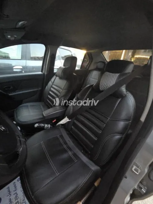 Renault Logan 2016 Silver Manual Used for Sale in Cairo - 7