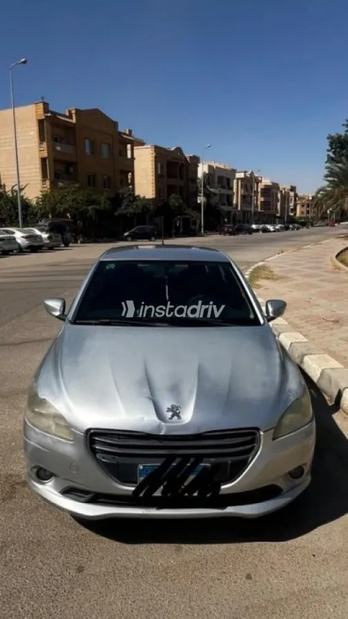 بيجو 301 2014 فضي أوتوماتيك مستعملة للبيع في القاهرة الكبرى ( القاهرة - الجيزة) - 1