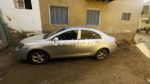 Geely Emgrand 7 2014 Silver Manual Used for Sale in Cairo - 2