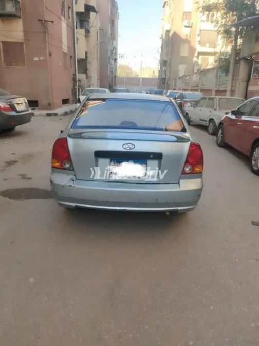 هيونداي فيرنا 2010 فضي يدوي مستعملة للبيع في أسيوط - 1