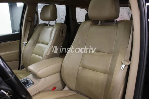 Jeep Grand Cherokee 2020 Black Automatic Used for Sale in Cairo - 6