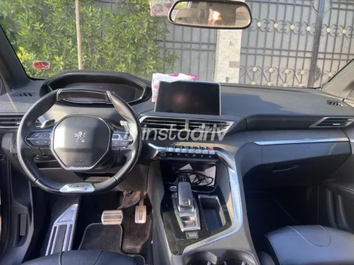 Peugeot 5008 2019 Dark Gray Automatic Used for Sale in Cairo - 10