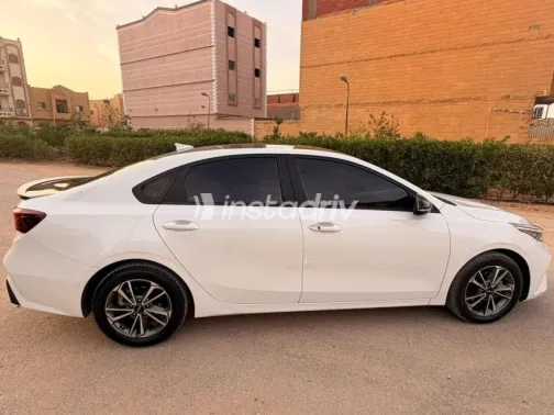 Kia Cerato 2022 White Automatic Used for Sale in 10th of Ramadan - 3