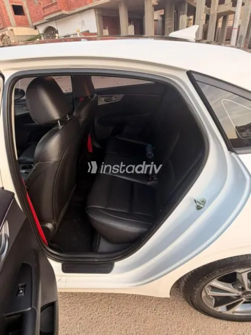 Kia Cerato 2022 White Automatic Used for Sale in 10th of Ramadan - 5
