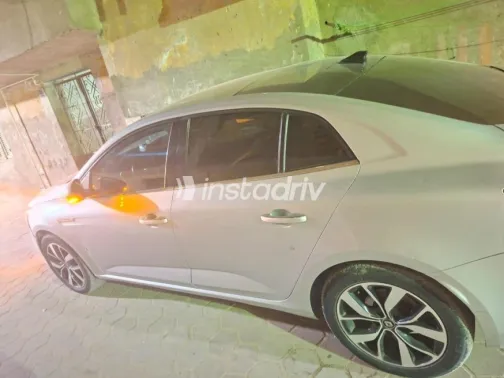رينو ميجان 2021 فضي أوتوماتيك مستعملة للبيع في القاهرة - 3