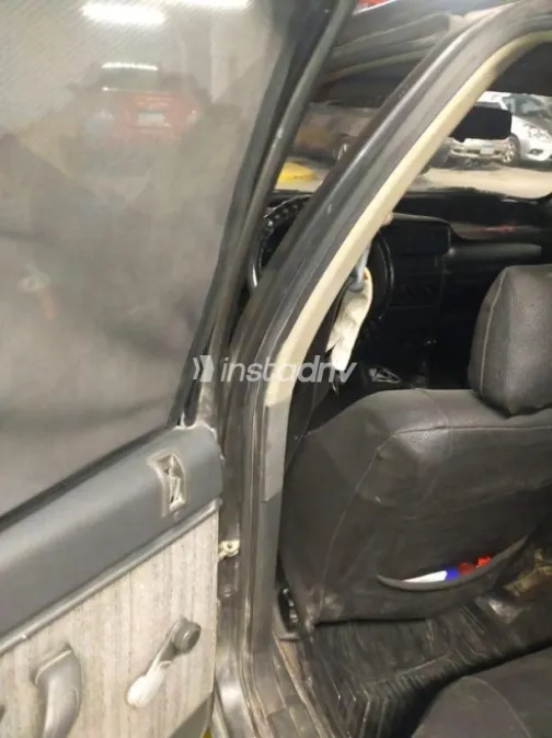 Peugeot 405 1992 Black Manual Used for Sale in Cairo - 4