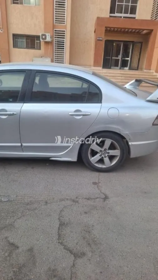 Honda Civic 2009 Silver Automatic Used for Sale in Madinaty - 5