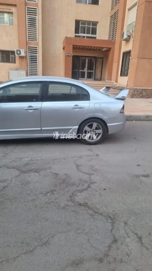 Honda Civic 2009 Silver Automatic Used for Sale in Madinaty - 6