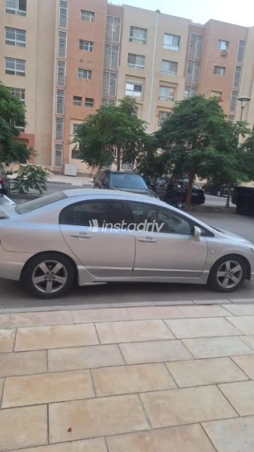 Honda Civic 2009 Silver Automatic Used for Sale in Madinaty - 9