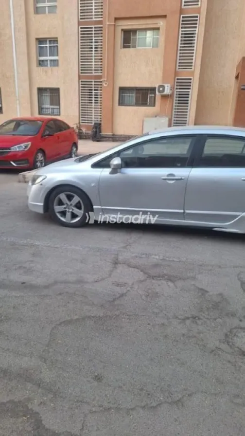 Honda Civic 2009 Silver Automatic Used for Sale in Madinaty - 10