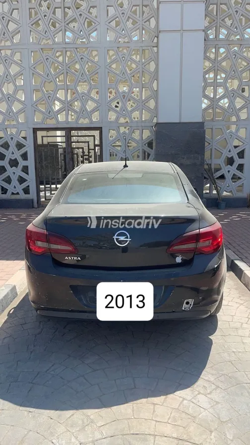 Opel Astra 2013 Black Automatic Used for Sale in Greater Cairo ( Cairo + Giza) - 3