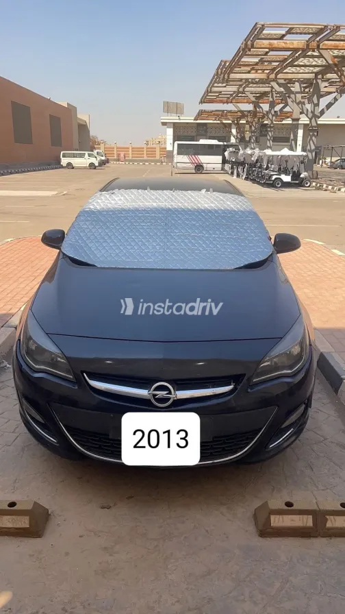 Opel Astra 2013 Black Automatic Used for Sale in Greater Cairo ( Cairo + Giza) - 5