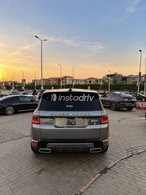 Land Rover Range Rover Sport 2021 Gray Automatic Used for Sale in Cairo - 3