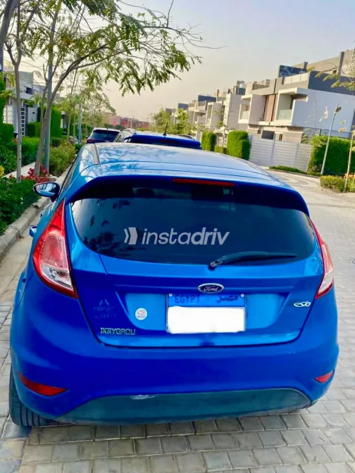 Ford Fiesta 2013 Blue Automatic Used for Sale in Greater Cairo ( Cairo + Giza) - 5