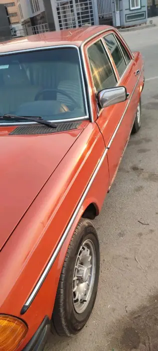 Mercedes E 200 1970 Orange Manual Used for Sale in Greater Cairo ( Cairo + Giza)