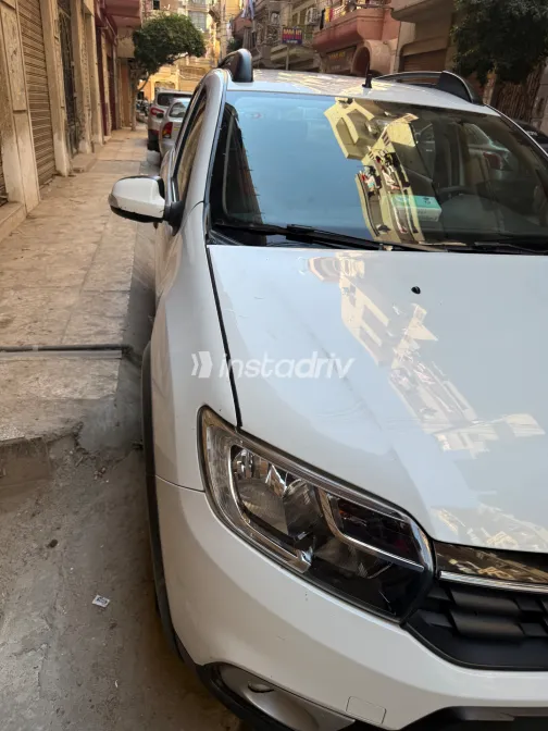 Renault Sandero Step Way 2021 White Automatic Used for Sale in Greater Cairo ( Cairo + Giza) - 3