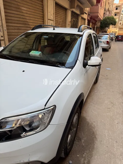 Renault Sandero Step Way 2021 White Automatic Used for Sale in Greater Cairo ( Cairo + Giza) - 5