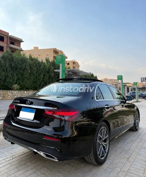 Mercedes E 200 2022 Black Automatic Used for Sale in Greater Cairo ( Cairo + Giza) - 4