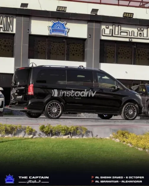 Mercedes V 250 2021 Black Automatic Used for Sale in Sheikh Zayed City - 9
